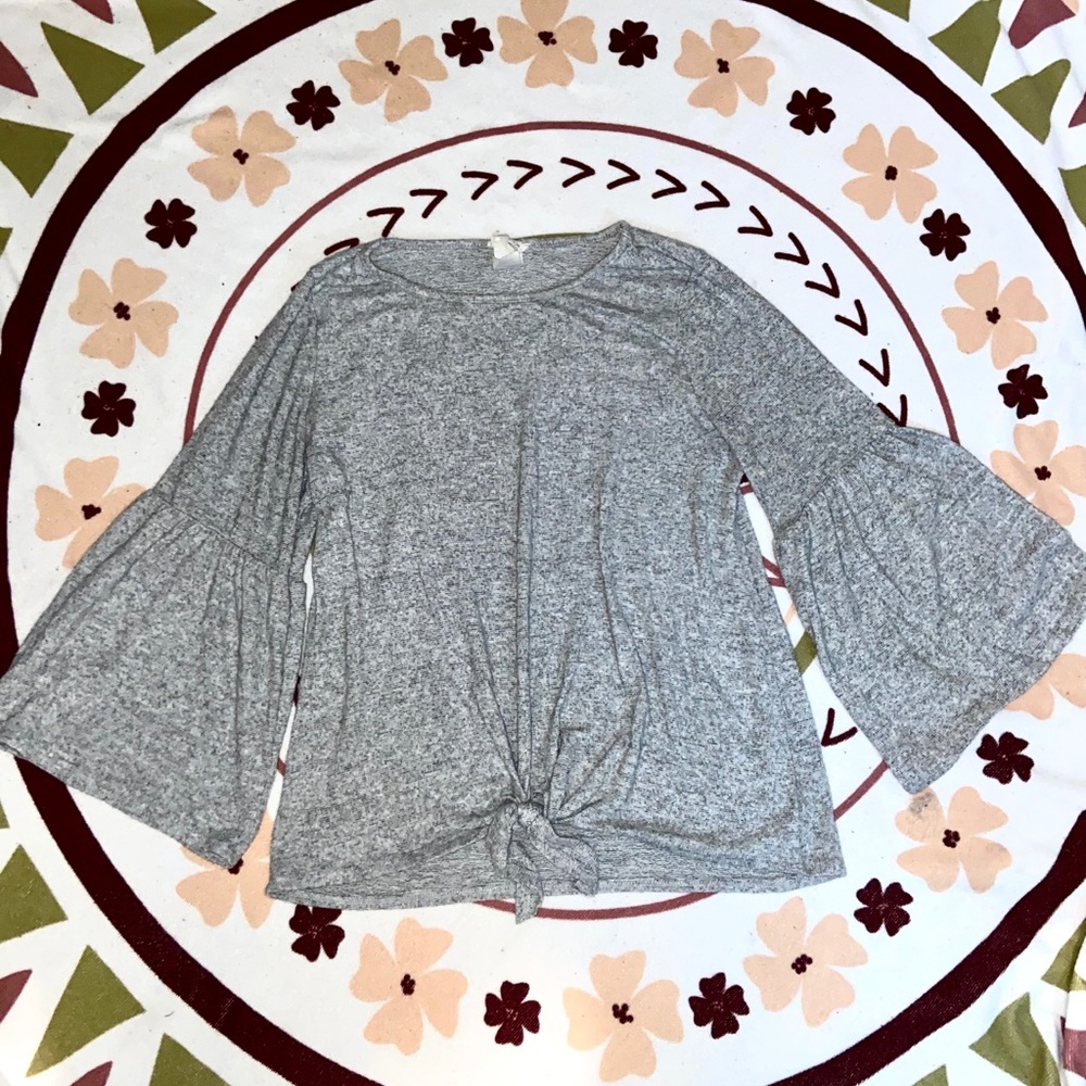 grey long sleeve/ light sweater